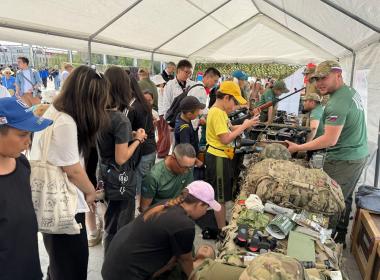 Тысячи курсантов и инструкторов Центра «ВОИН» масштабно отметили День России