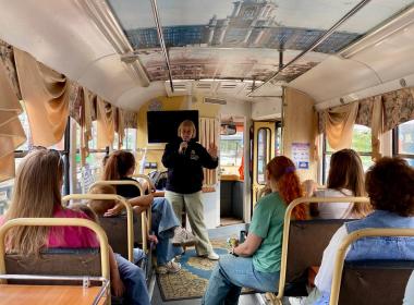 Курсанты Центра «ВОИН» проехали по знаковым местам Екатеринбурга в тематическом трамвае-лектории