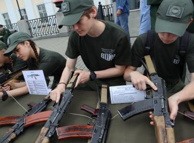 Свердловские курсанты встретили агитпоезд «Единство в памяти, сила в подвиге»