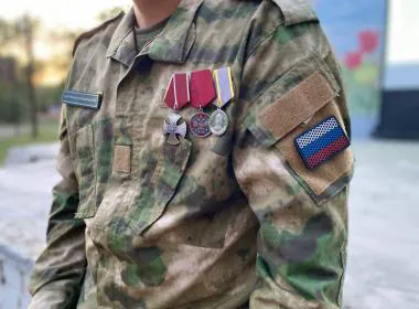 Калмыцкие курсанты пообщались с ветераном трех военных конфликтов Эрдни Хуцаевым