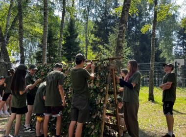 Курсанты в Татарстане сплели маскировочные сети для бойцов СВО