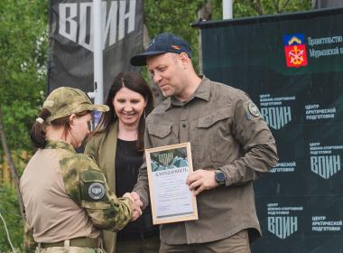 Директор Центра «ВОИН» закрыл третью смену «Время юных героев» в Мурманской области