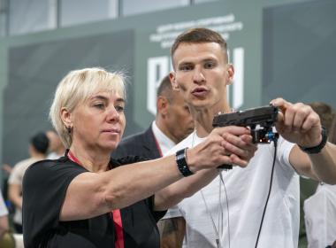 Заместитель руководителя Росреестра оценила стенд Центра «ВОИН» на ВЭФ-2025