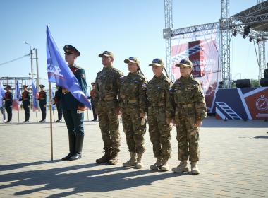 Дмитрий Шевченко встретился с семьей Абдуллиных, представляющих Центр «ВОИН» в финале «Семейной зарницы»