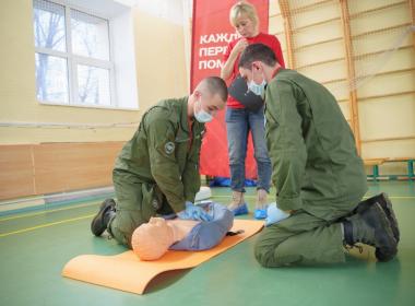 Курсанты Центра «ВОИН» показали, как правильно оказывать первую помощь