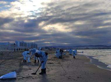 Курсанты Центра «ВОИН» ликвидируют последствия экологической катастрофы в Анапе